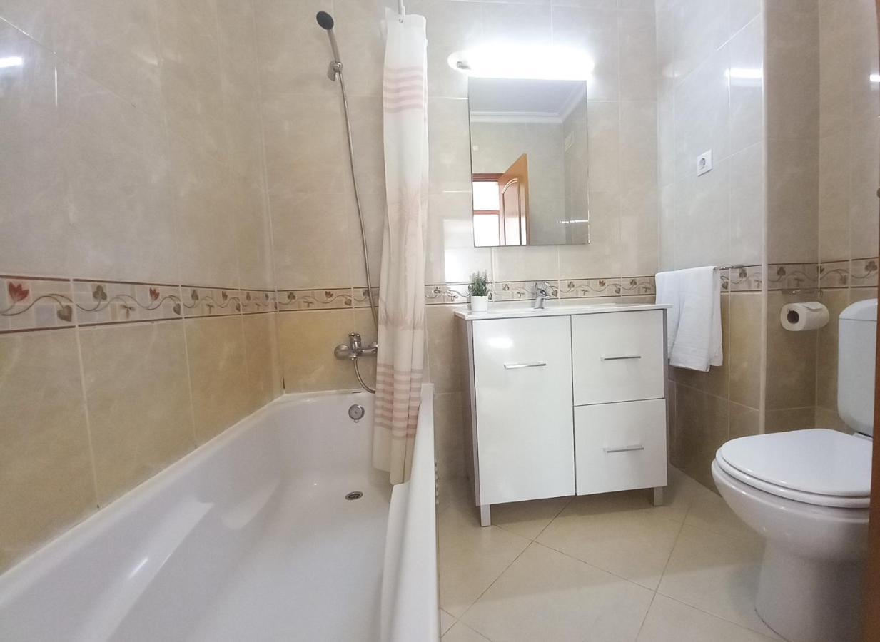 Colina Ferias- Garagem & Wifi Apartment Quarteira Ngoại thất bức ảnh