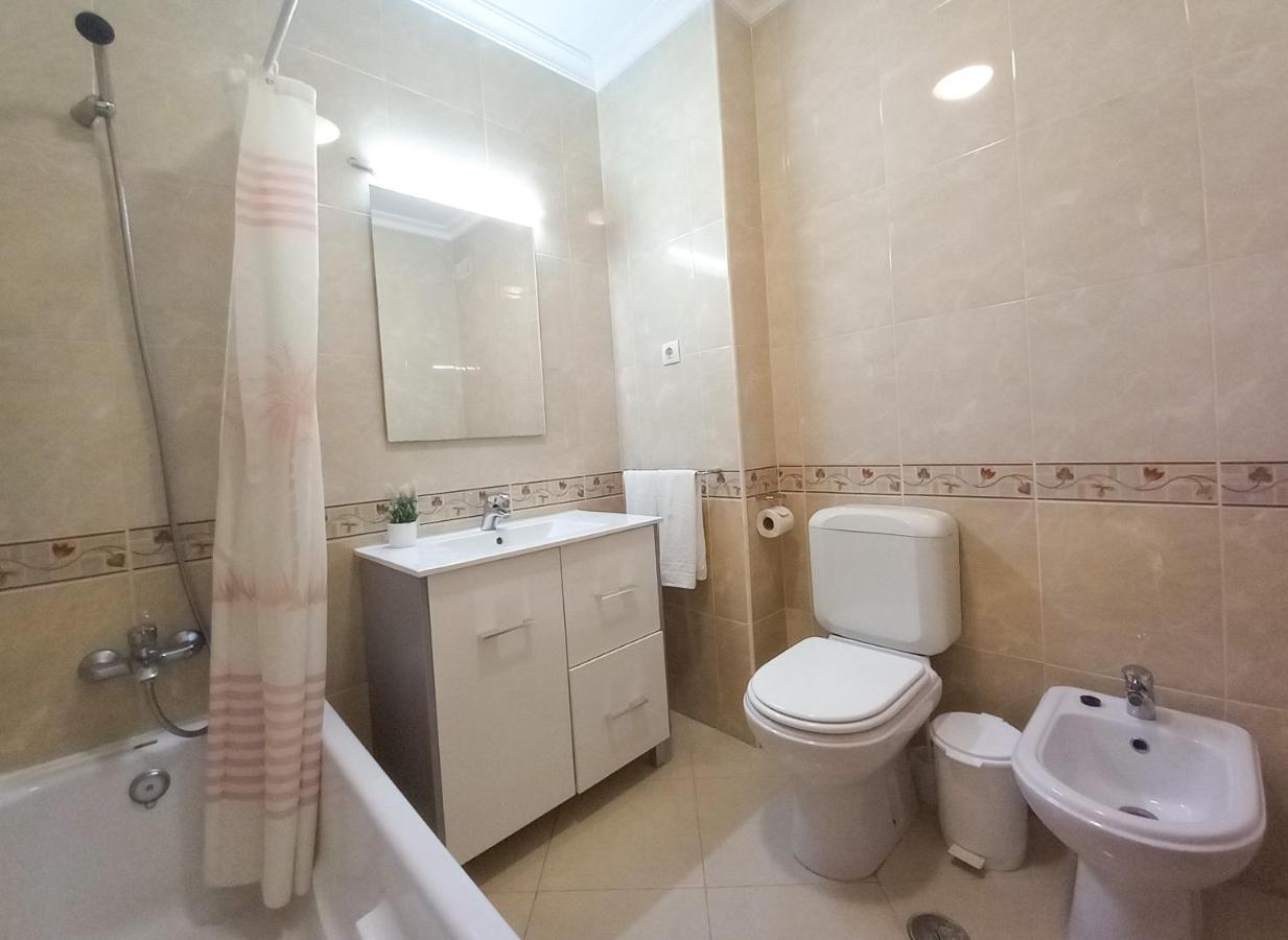 Colina Ferias- Garagem & Wifi Apartment Quarteira Ngoại thất bức ảnh