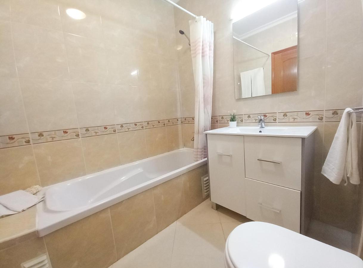 Colina Ferias- Garagem & Wifi Apartment Quarteira Ngoại thất bức ảnh