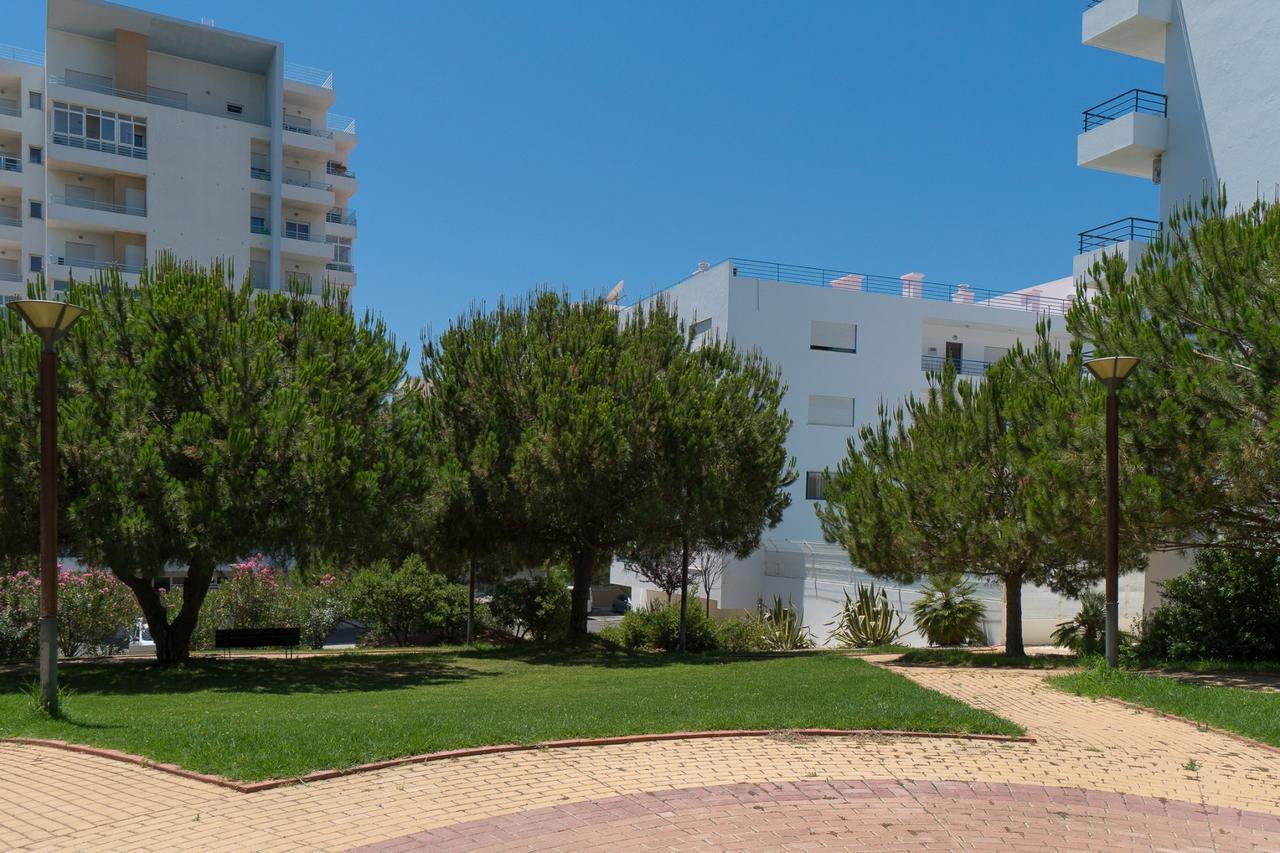 Colina Ferias- Garagem & Wifi Apartment Quarteira Ngoại thất bức ảnh