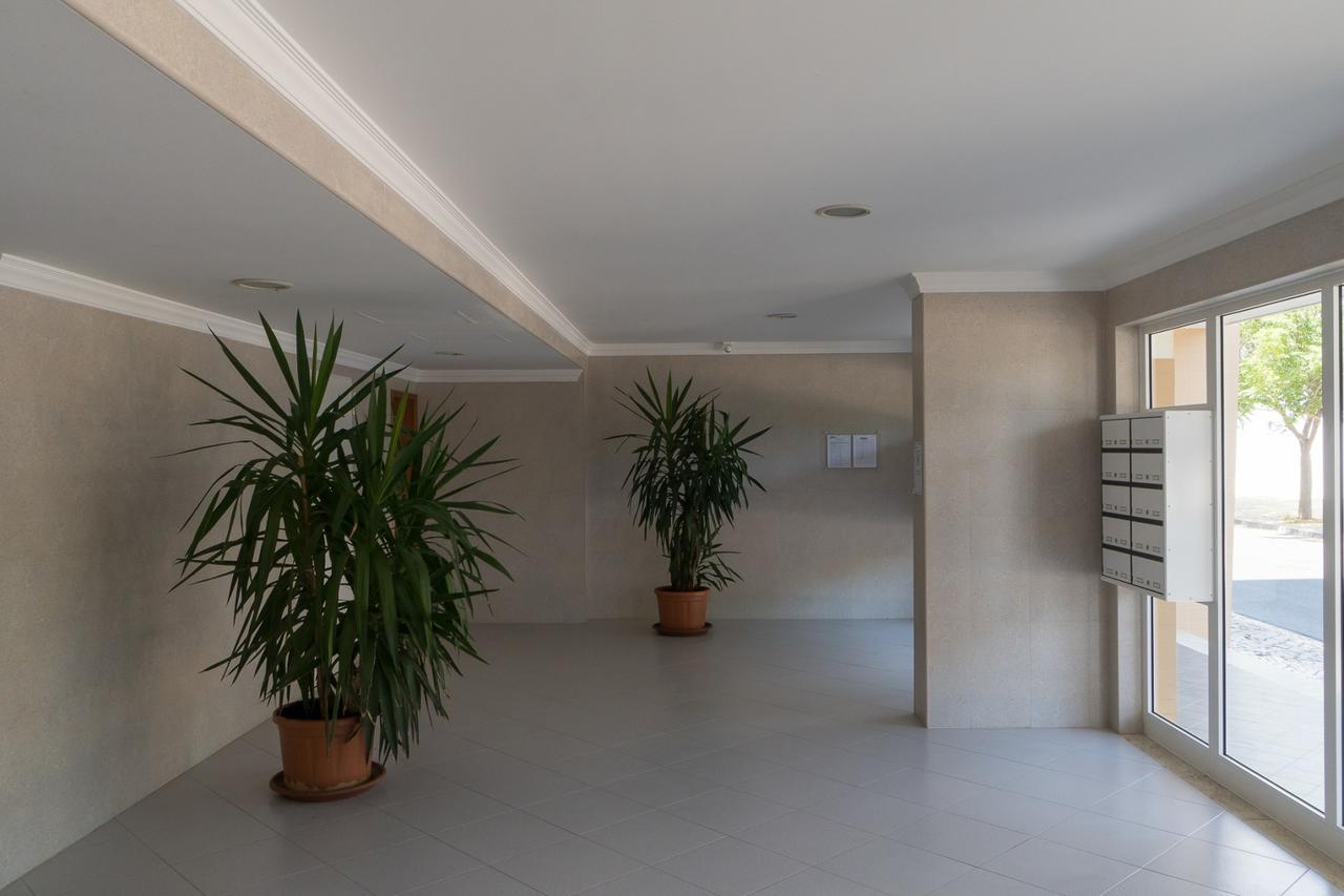 Colina Ferias- Garagem & Wifi Apartment Quarteira Ngoại thất bức ảnh