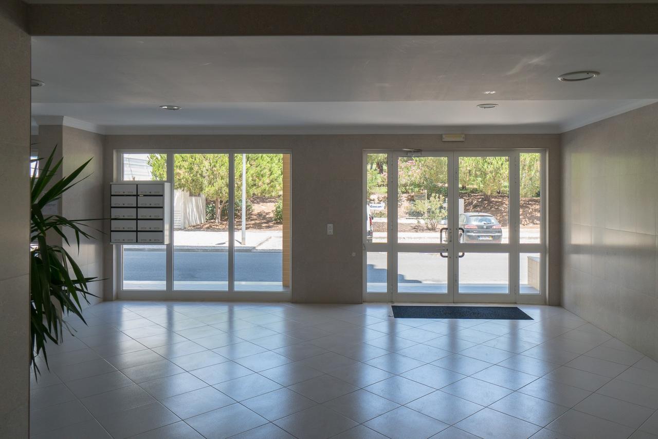 Colina Ferias- Garagem & Wifi Apartment Quarteira Ngoại thất bức ảnh