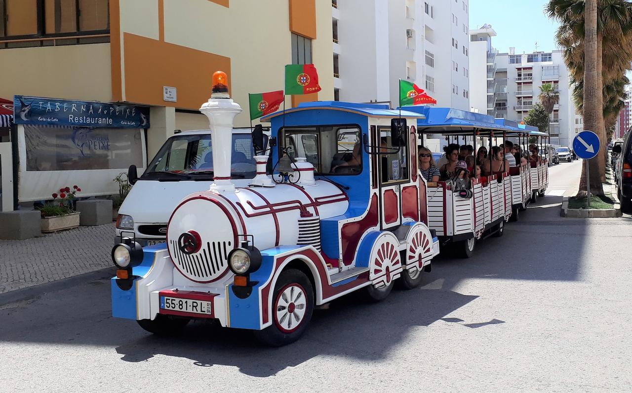 Colina Ferias- Garagem & Wifi Apartment Quarteira Ngoại thất bức ảnh